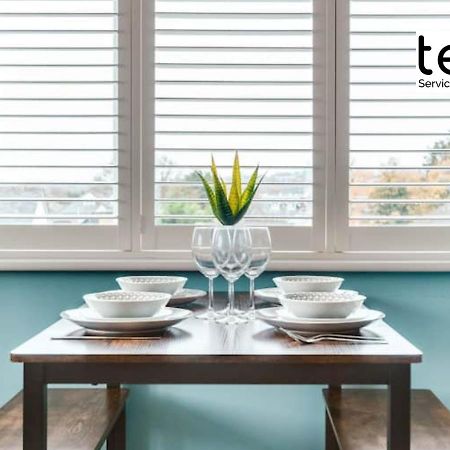 Stylish 1 Bed Apt , Central , Pkg, Perfect For Long Stays Egham Eksteriør billede