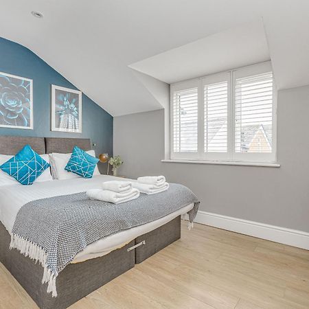 Stylish 1 Bed Apt , Central , Pkg, Perfect For Long Stays Egham Eksteriør billede