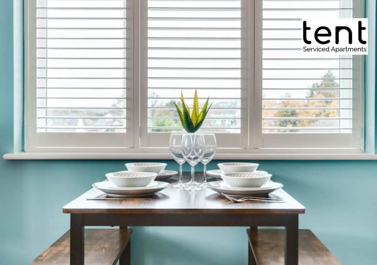Stylish 1 Bed Apt , Central , Pkg, Perfect For Long Stays Egham Eksteriør billede