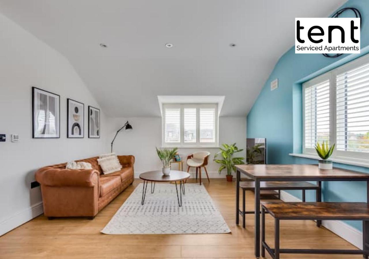 Stylish 1 Bed Apt , Central , Pkg, Perfect For Long Stays Egham Eksteriør billede